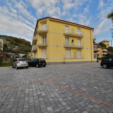 Appartamento Tre Fiori Con 2 Camere Da Letto Chiavari